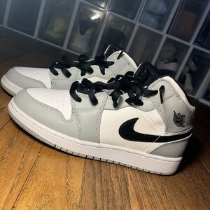 Nike Black and White Sneakers Classic Design
